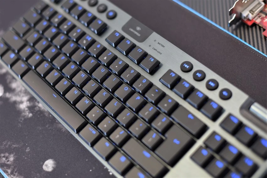 Logitech G915 TKL 2020 6