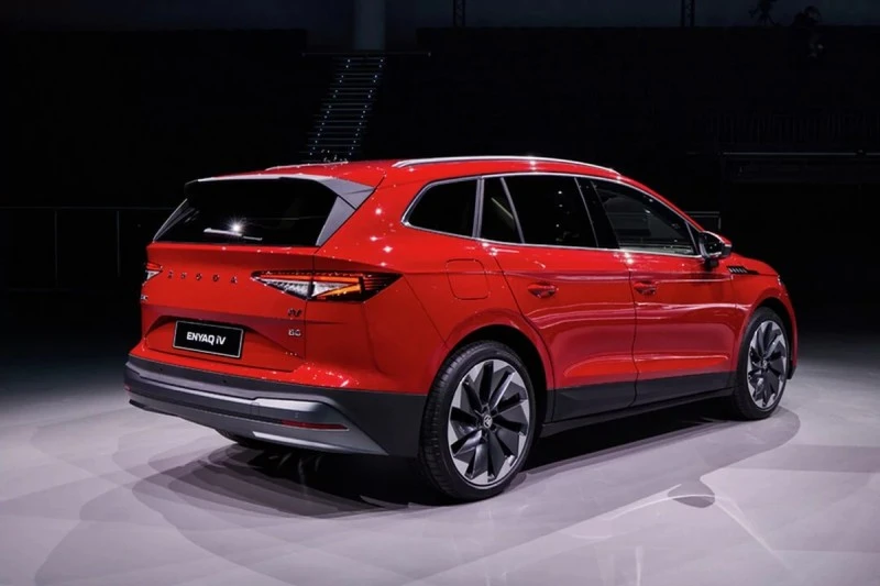 Skoda Enyaq iV czerwona