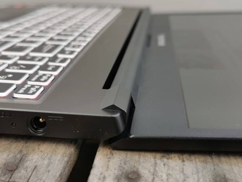 Hyperbook R15 Zen 11