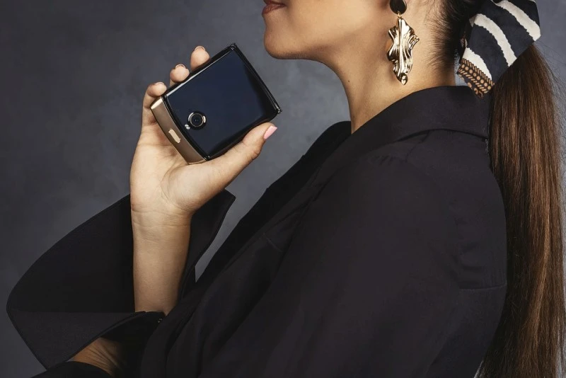 motorola razr blush gold