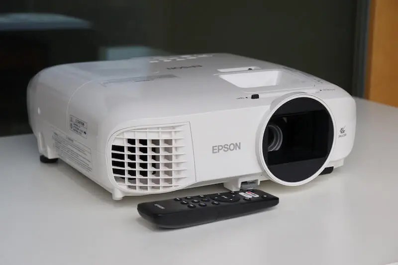 Test projektora Epson EH-TW5700