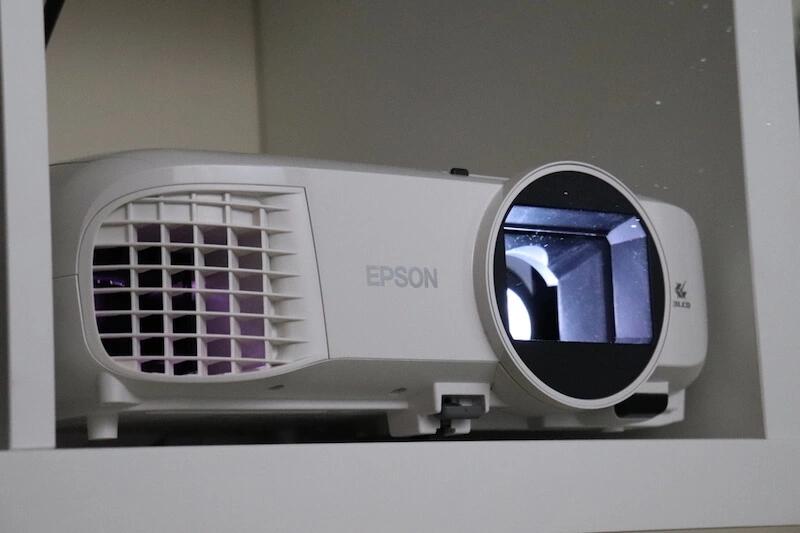 Test projektora Epson EH-TW5700