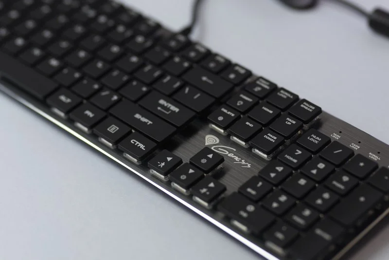 Genesis Thor 420 RGB