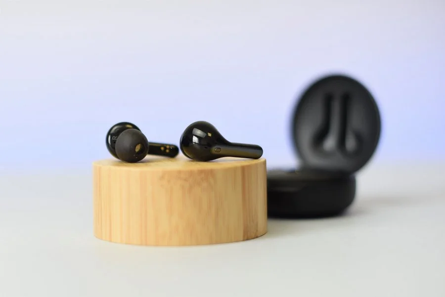 LG TONE Free UVnano 7