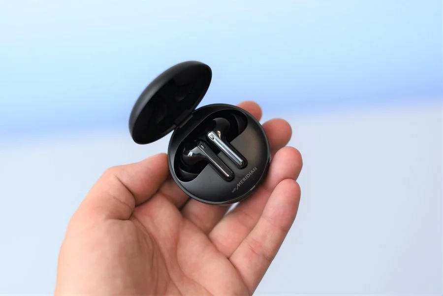 LG TONE Free UVnano 8