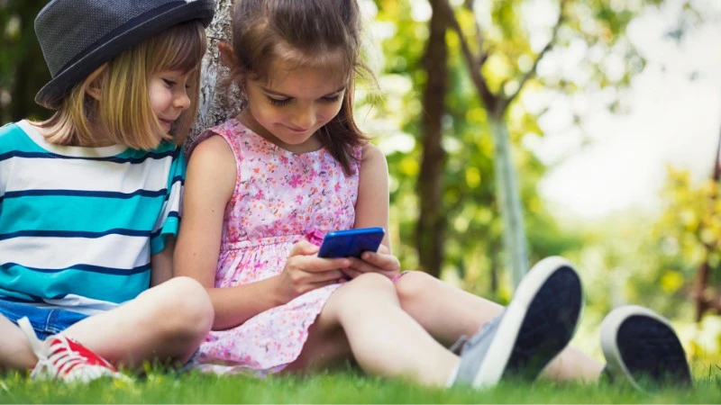 dzieci smartfon
