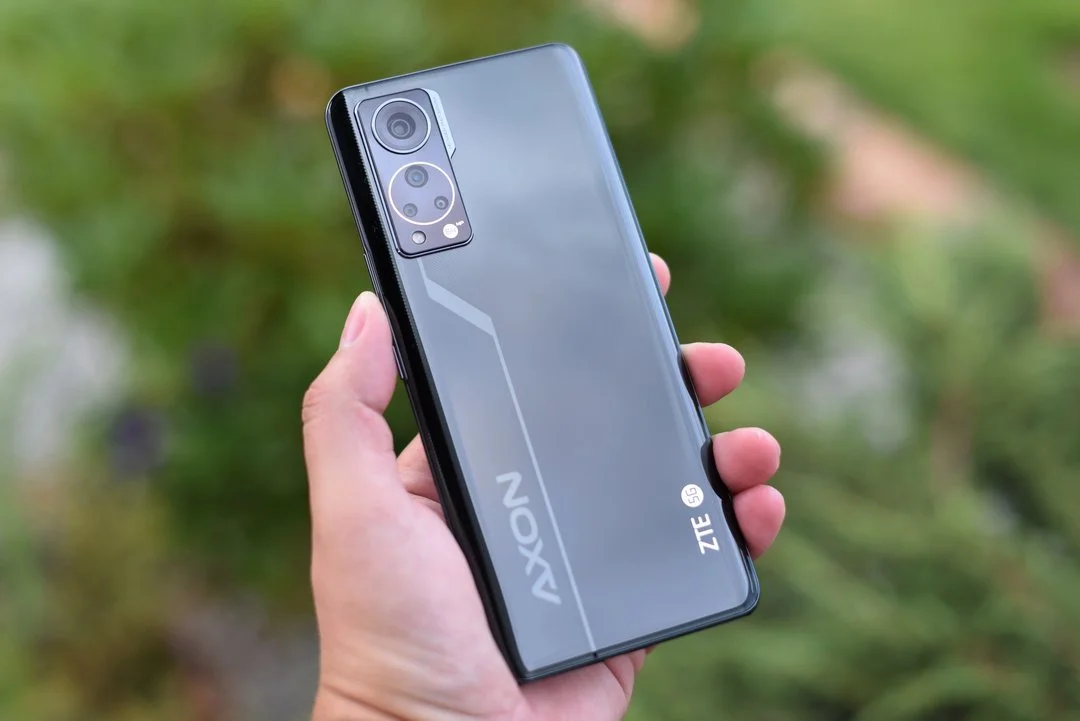 ZTE Axon 30 3
