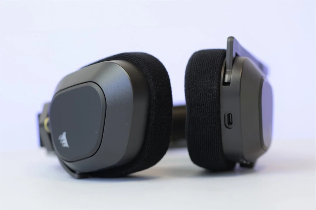 CORSAIR HS80 RGB Wireless 9