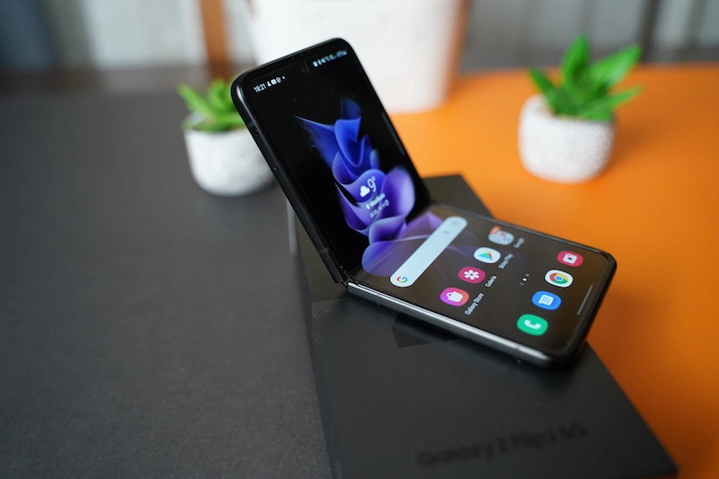Samsung Galaxy Z Flip3