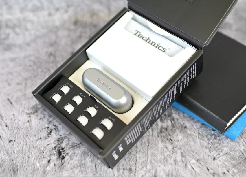 Technics EAH-AZ60 02