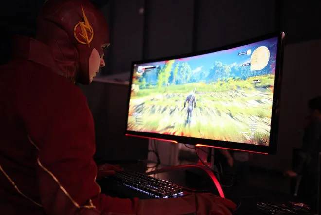 Zakrzywione 200 Hz – nowy monitor z gamingowej serii AOC AGON