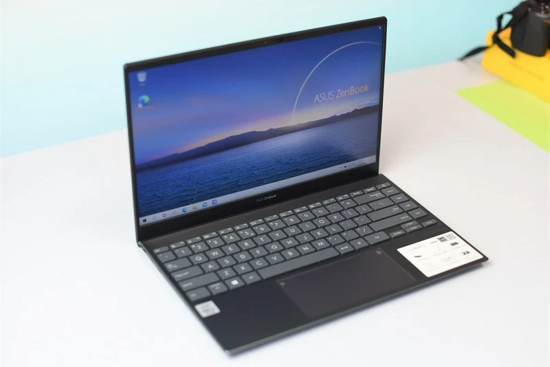 ASUS ZenBook 14 UX425J 11
