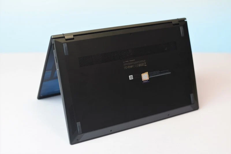 ASUS ZenBook 14 UX425J 12