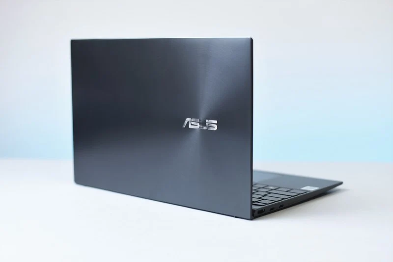 ASUS ZenBook 14 UX425J 13