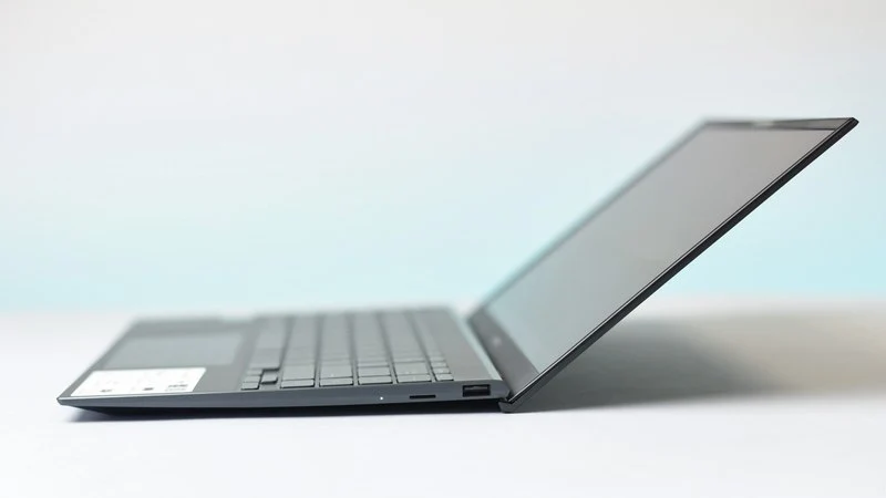 ASUS ZenBook 14 UX425J 5