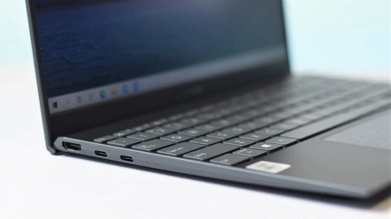 ASUS ZenBook 14 UX425J 7