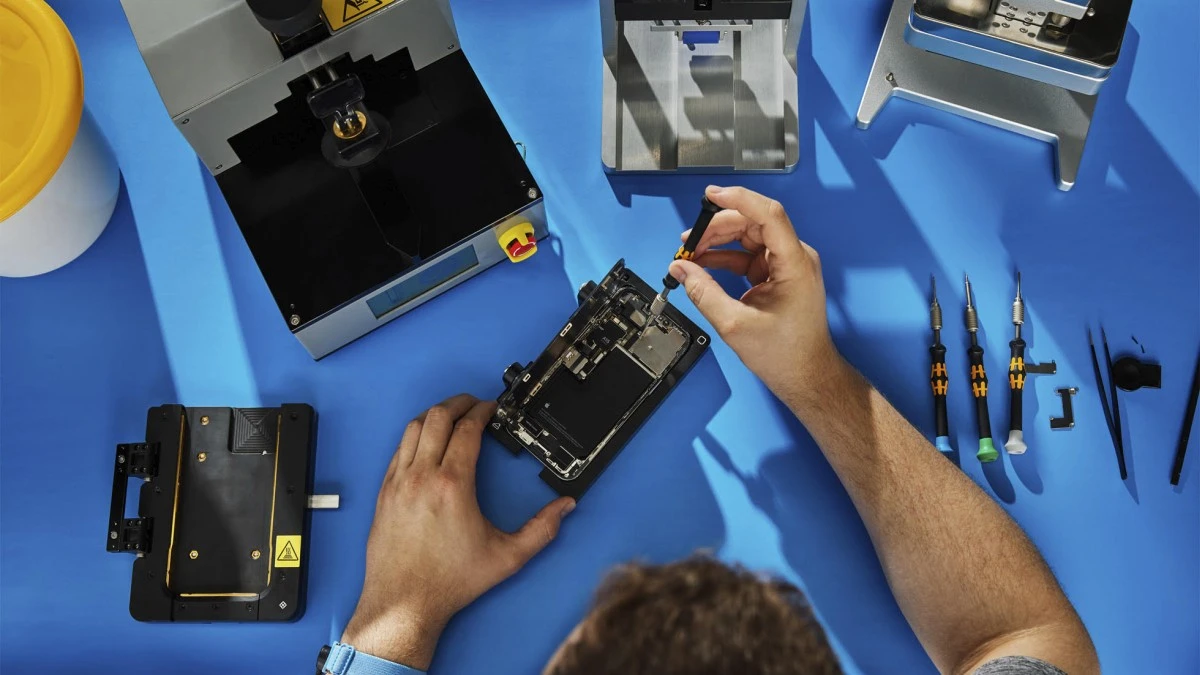Apple uruchomiło program Self Service Repair w Polsce. Ile kosztuje samodzielna naprawa iPhone?