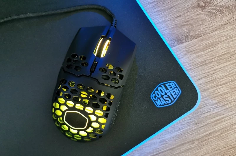 Cooler Master MM711 – recenzja myszki RGB (i rewelacyjnej podkładki!)