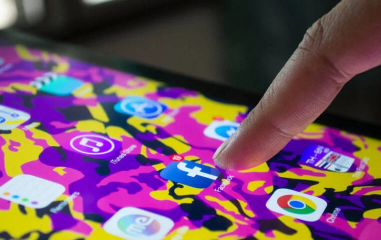 Masz w telefonie zainstalowanego szpiega. Tak, to Facebook Messenger