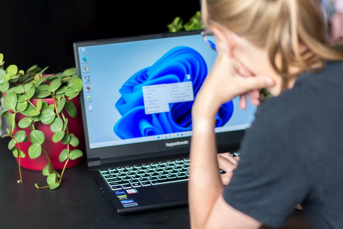 Hyperbook NV5 – recenzja. Udany laptop dla gracza i nie tylko