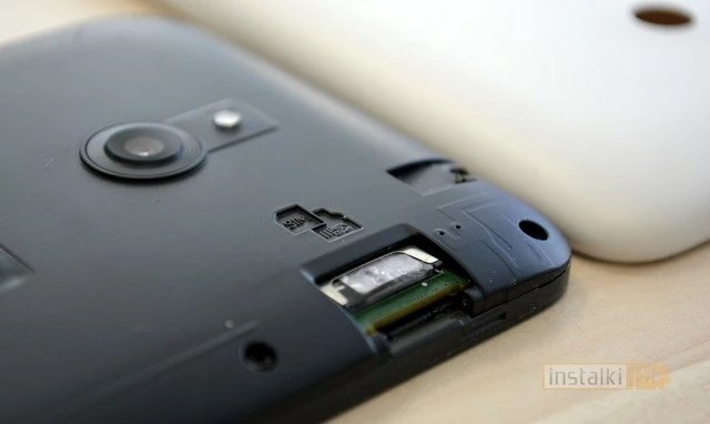 Lumia 1320 - Slot na kartę SIM i MicroSD