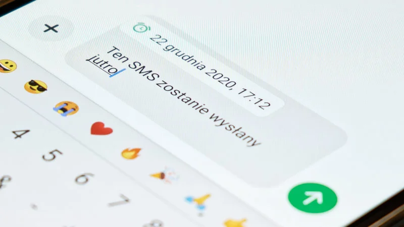 W MIUI 12 wyślesz SMS-a do przyszłości. Jak to możliwe? [poradnik]