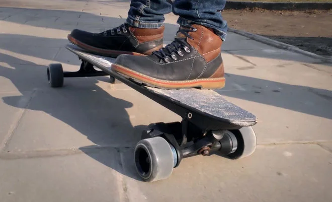 Elektryczna deskorolka Manta MSB9021 Longboard – test w terenie