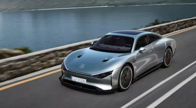 Mercedes-Benz Vision EQXX ma zasięg 1000 km i 47,5-calowy ekran 8K