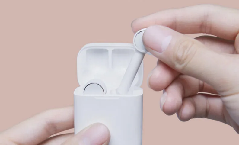 Xiaomi wypuszcza słuchawki bezprzewodowe Mi AirDots Pro. Wyglądają jak produkt Apple ale kosztują znacznie mniej