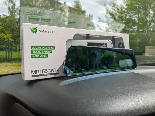 Test rejestratora Navitel MR155NV. Kamerka samochodowa w formie lusterka