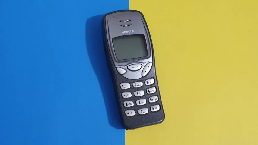 Wielki powrót klasycznych telefonów. Moda na retro, czy coś więcej?