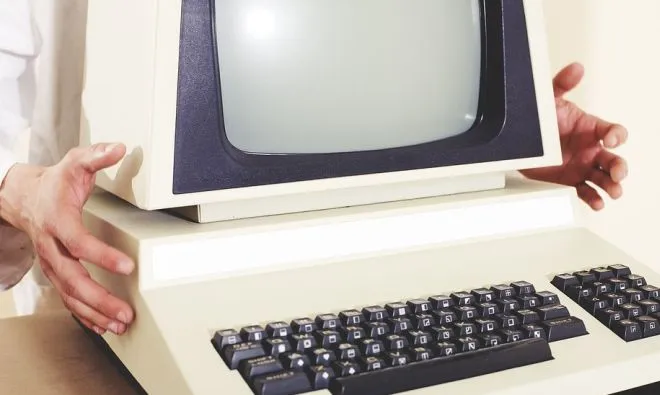 To już 120 lat technologii CRT. Jak ewoluowały monitory?