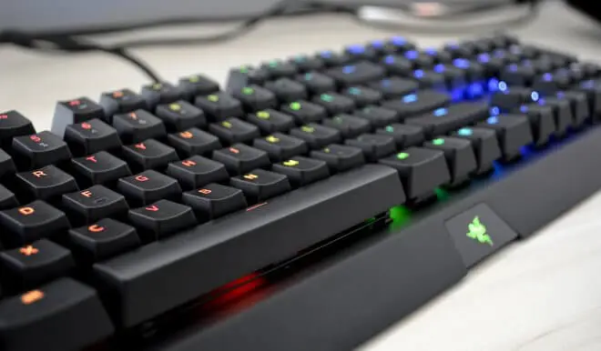 Twardy zawodnik czyli test klawiatury Razer Blackwidow X Chroma z metalową obudową