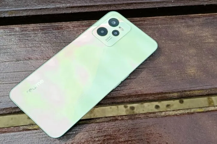 Test realme C35. Smartfon, który zaskakuje designem i rozczarowuje wydajnością. Czy warto go kupić?