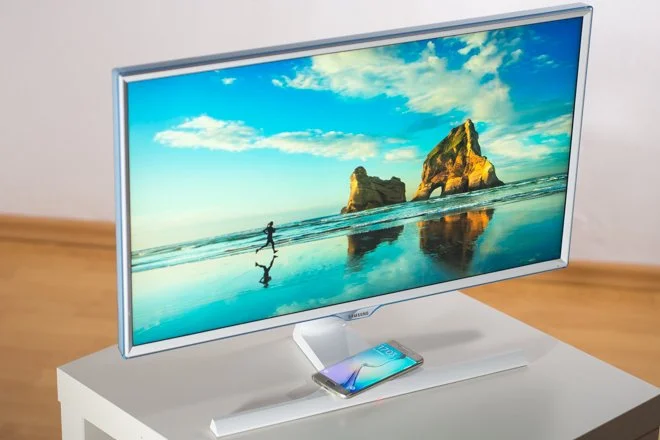 Samsung S27E370D – test monitora z ładowarką indukcyjną