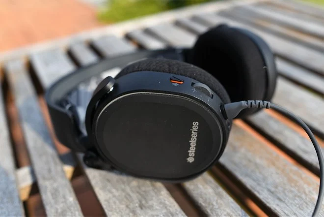 SteelSeries Arctis 3 – recenzja niezwykle komfortowych słuchawek nie tylko dla graczy