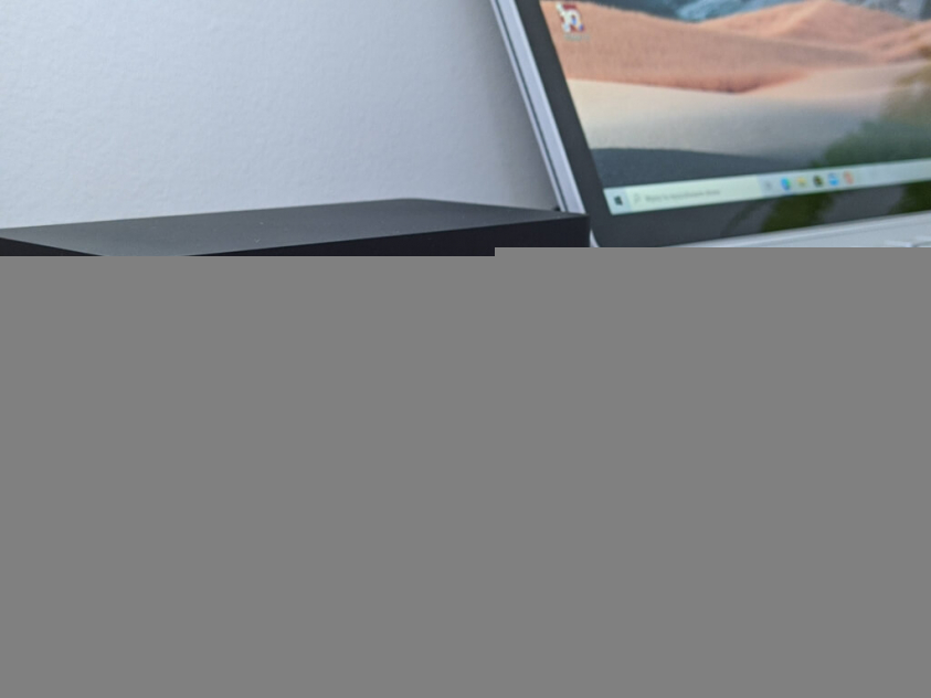 SurfaceBook01 140537 Średni