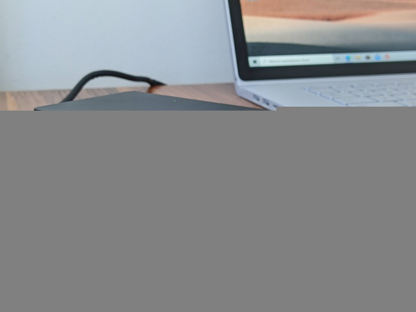 SurfaceBook01 140628 Średni