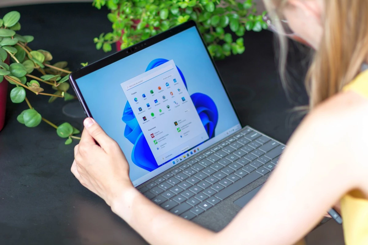 Recenzja Surface Pro 8 – urządzenia 2w1, które przyciąga wzrok
