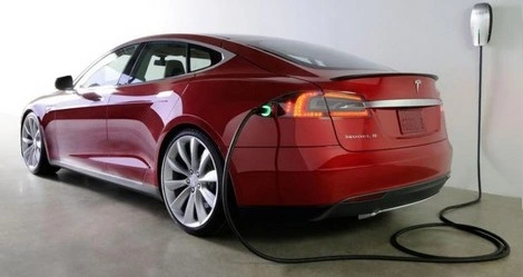 Ekspert F1 trafił do Tesla Motors