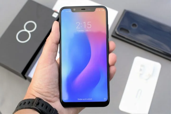 Xiaomi Mi 8 – pierwsze wrażenia. Porywający smartfon czy rozczarowanie?