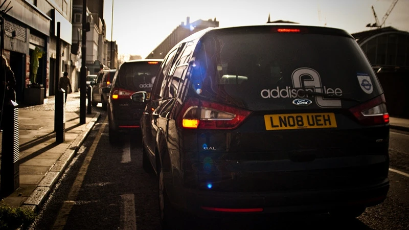 Autonomiczne autobusy i taksówki pojawią się w Wielkiej Brytanii do 2021 roku