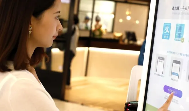 Alibaba testuje technologię “smile to pay” w chińskich oddziałach KFC