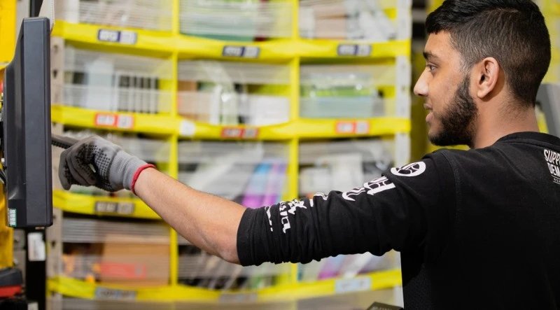 Recesja? Nie wszędzie. Amazon zatrudnia ponad 100 tysięcy osób i podnosi pensje