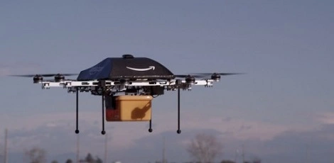 Amazon będzie dostarczał paczki za pomocą latających dronów