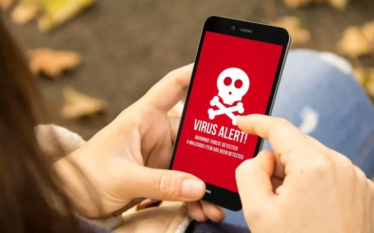 Ta aplikacja miała chronić, a instaluje trojana. Natychmiast ją odinstaluj