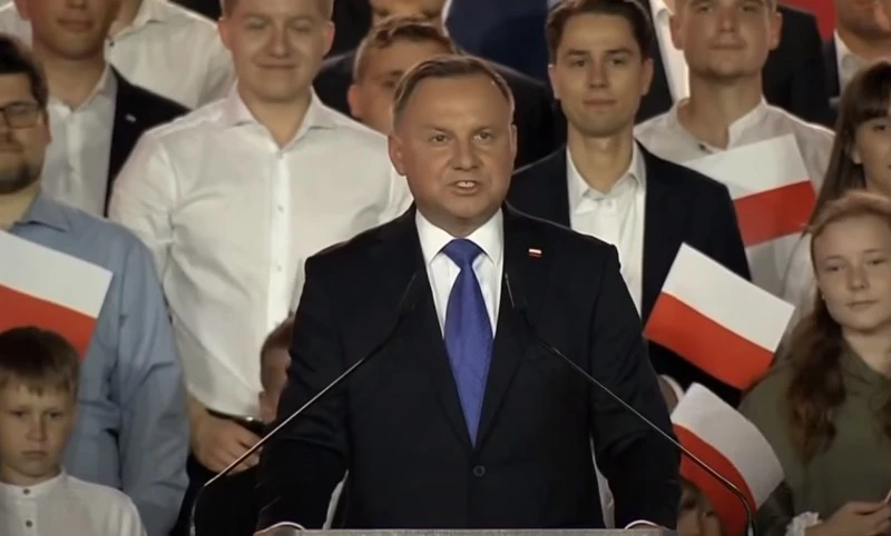 Andrzej Duda wkręcony przez rosyjskich youtuberów. Nagranie przebojem sieci (wideo)