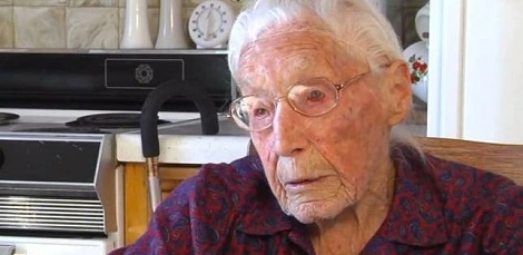 Za stara, by założyć sobie Facebooka?