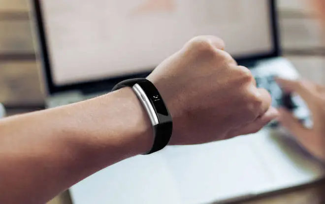 Niedroga opaska fitness z pulsometrem od ART