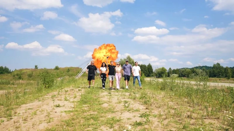 Ekipa Friza wysadziła auto, ale na YouTube są więksi kozacy